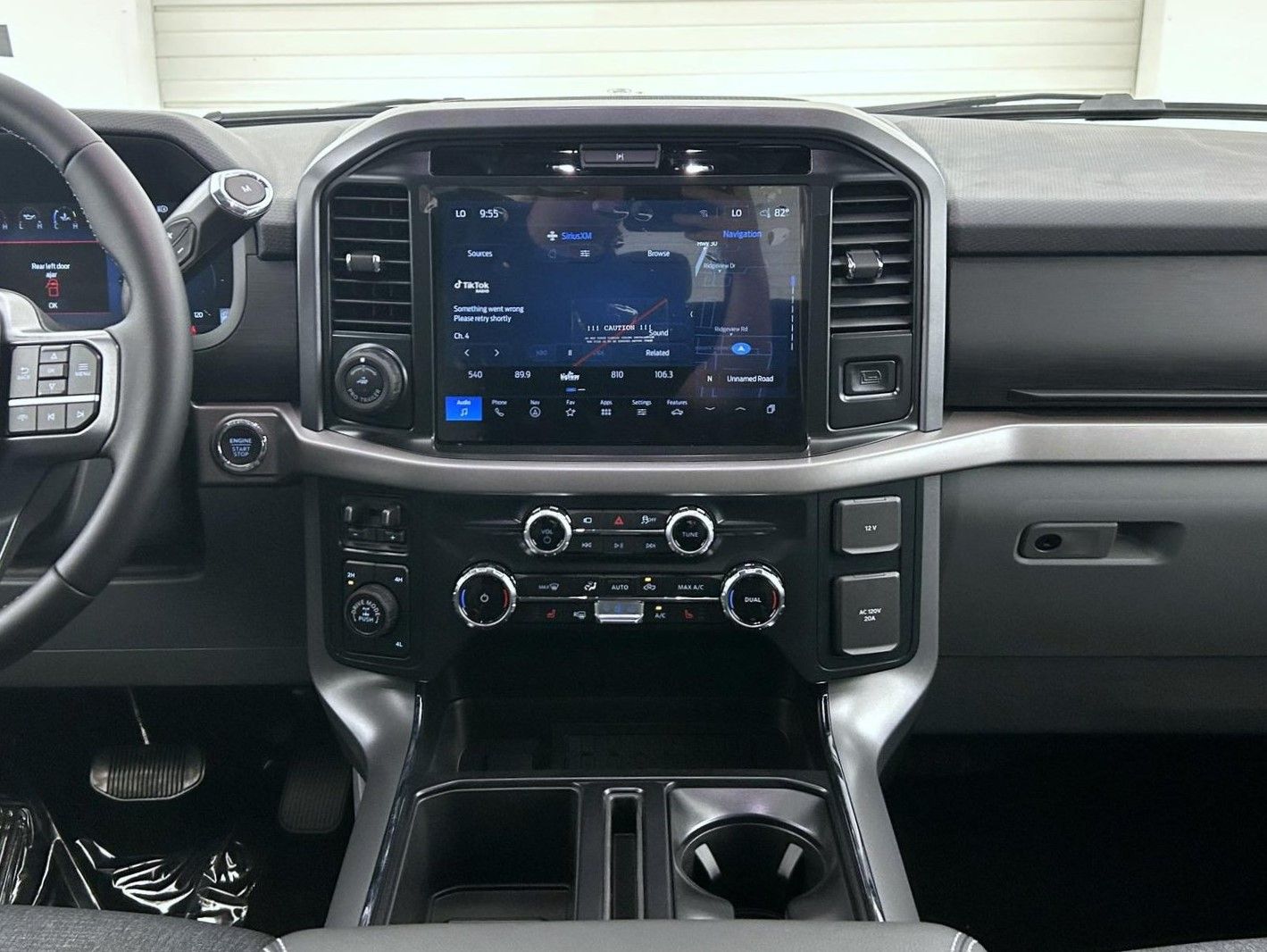 2025 Ford F-150 XLT photo 12