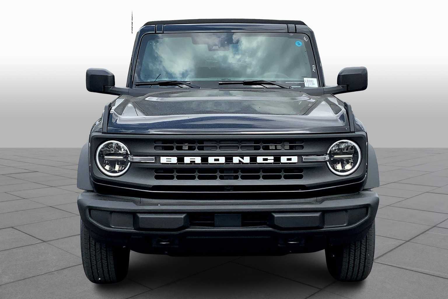 2025 Ford Bronco Base photo 3