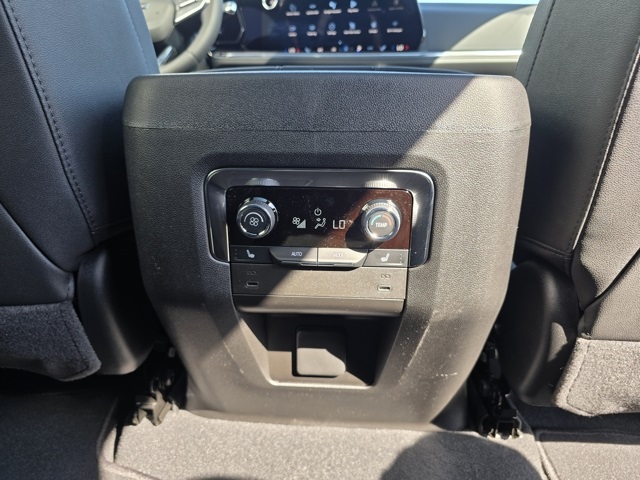 2026 Chevrolet Suburban Z71 photo 29