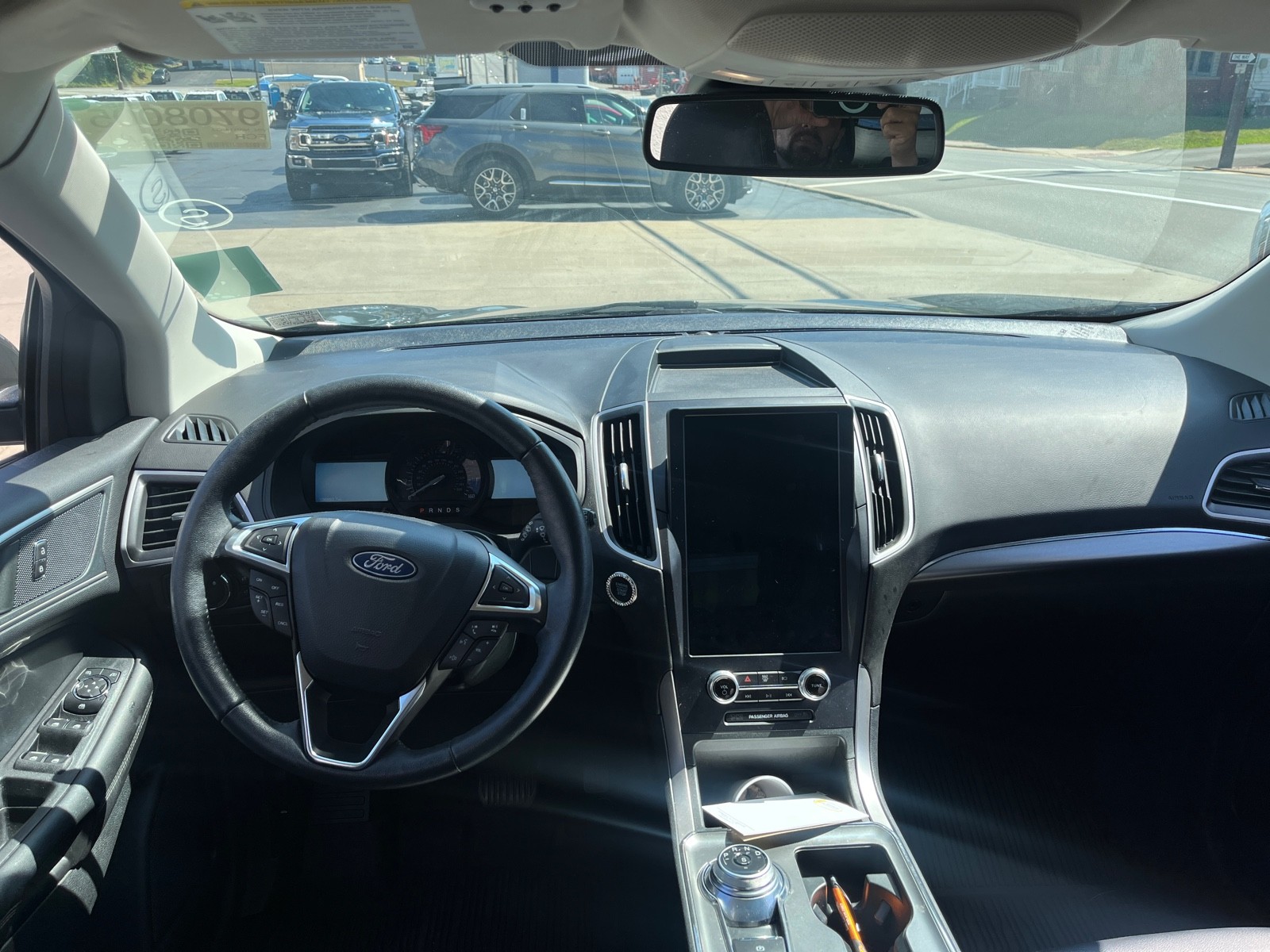 2022 Ford Edge SEL photo 5