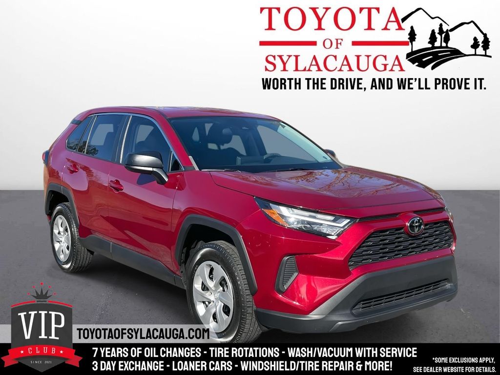 2023 Toyota RAV4 LE's photo