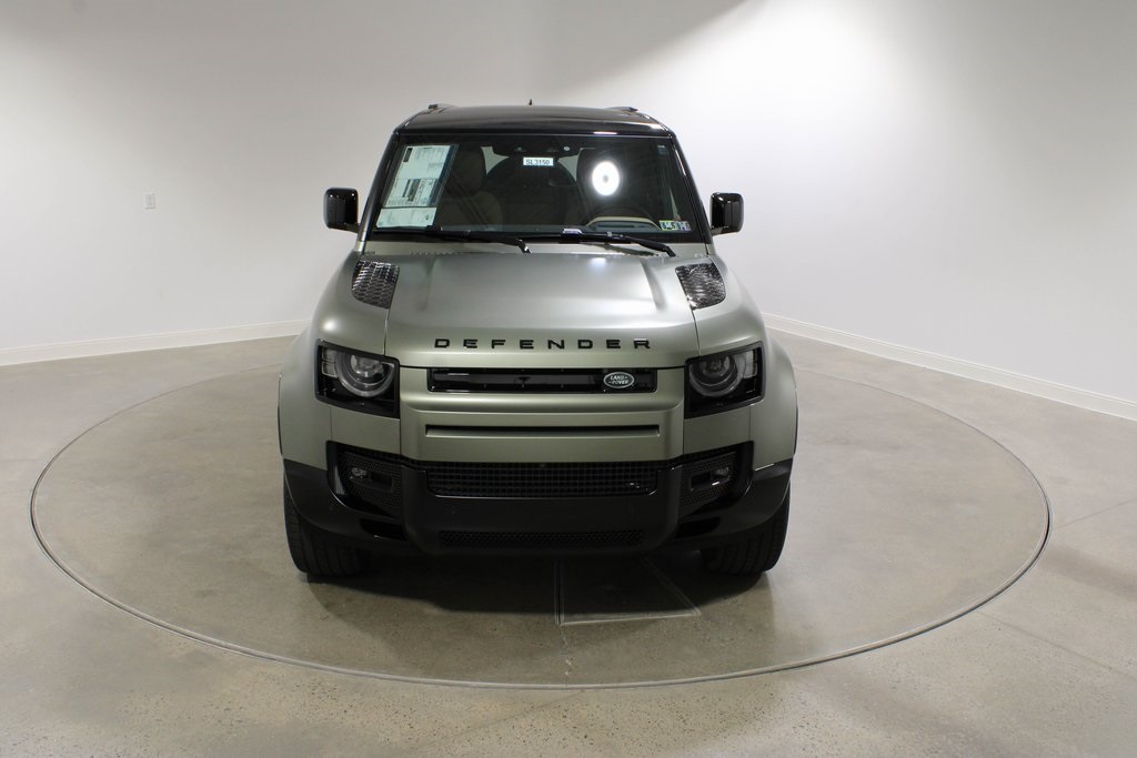 2025 Land Rover Defender 110 X-Dynamic SE photo 8