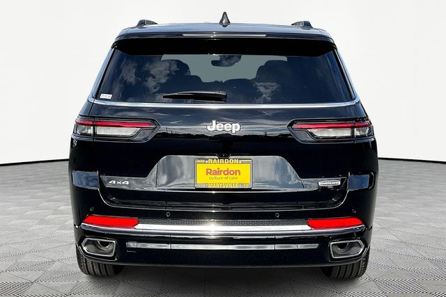 2025 Jeep Grand Cherokee Overland photo 4