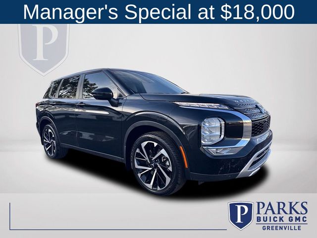 2023 Mitsubishi Outlander SE's photo