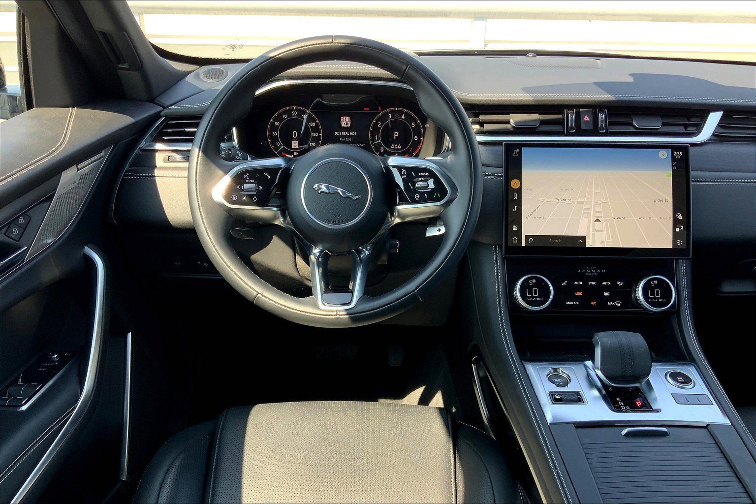 2025 Jaguar F-PACE P250 R-Dynamic S photo 4