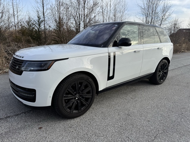 2023 Land Rover Range Rover SE's photo