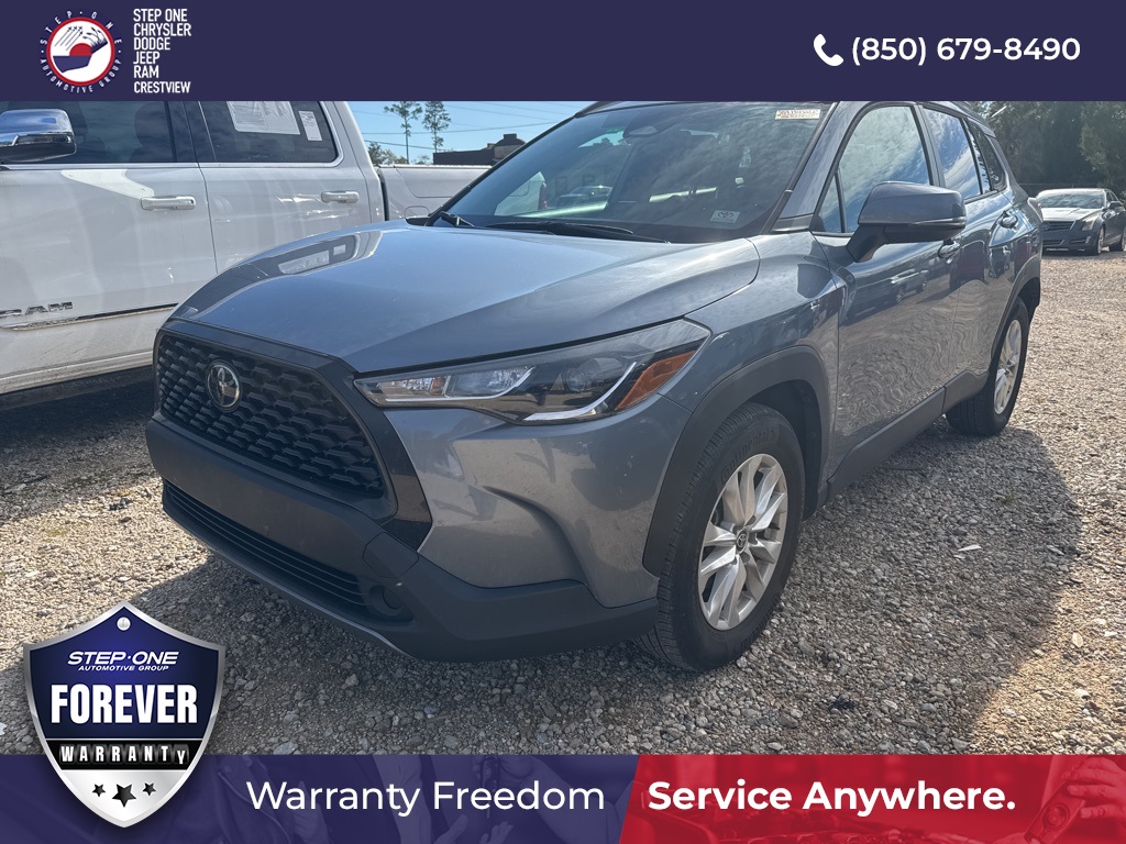 2023 Toyota Corolla Cross LE's photo