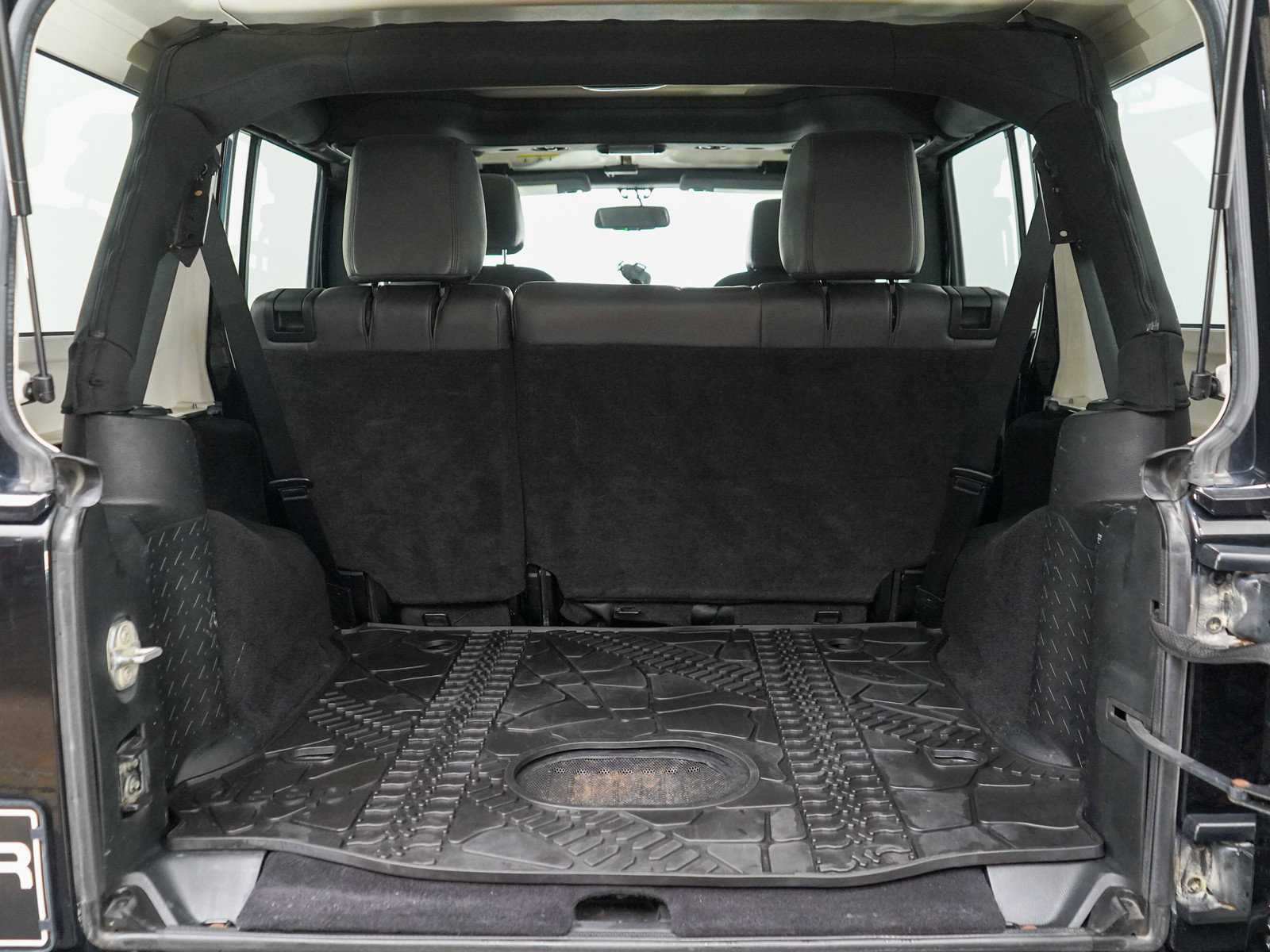 2016 Jeep Wrangler Sahara Sport photo 13