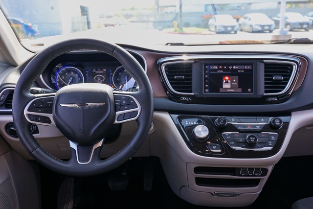 2023 Chrysler Voyager LX photo 19