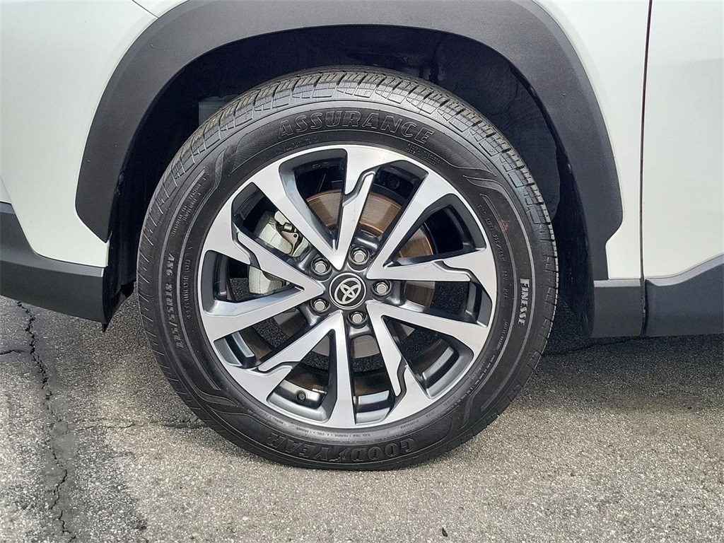 2024 Toyota Corolla Cross XLE photo 23