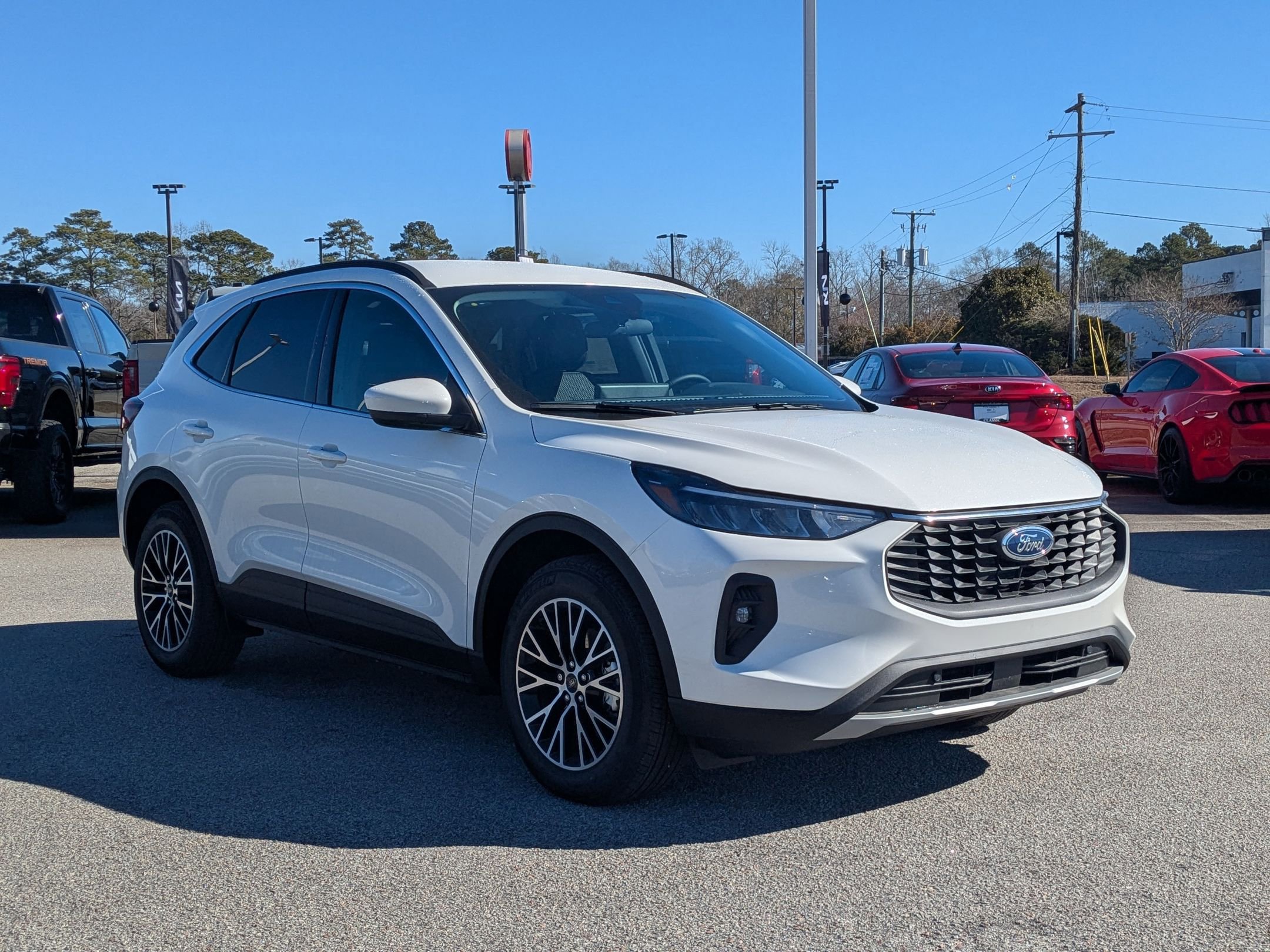 2025 Ford Escape Plug-In Hybrid SE photo 2