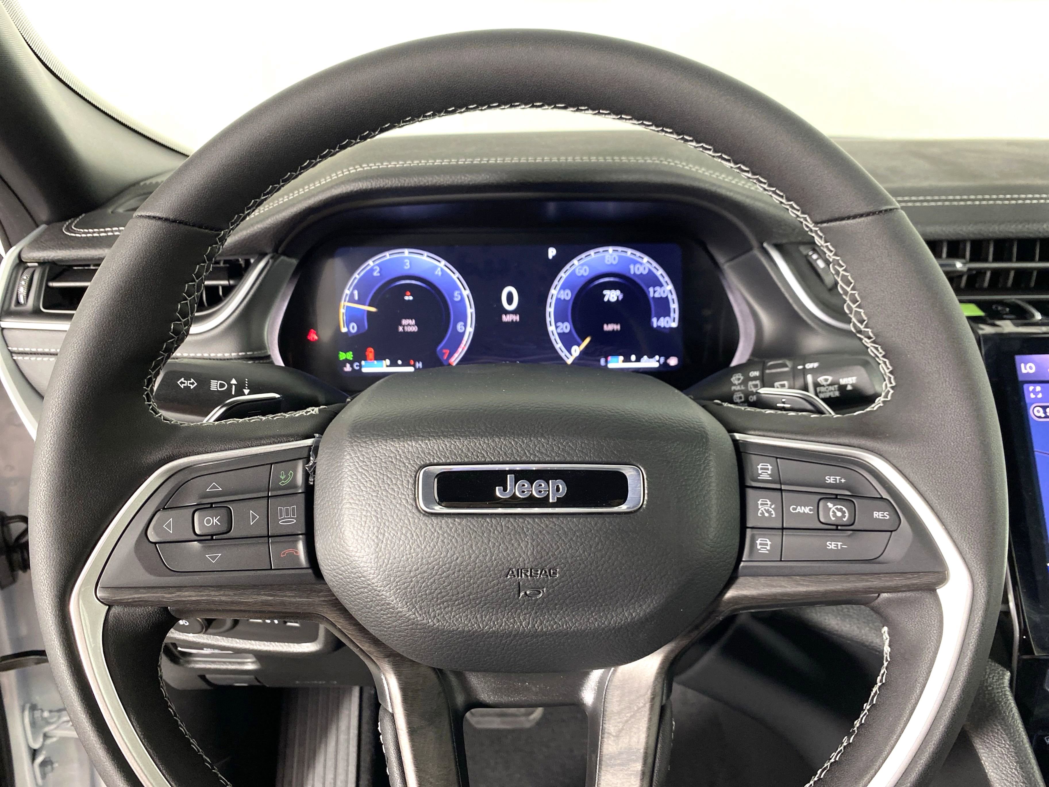 2025 Jeep Grand Cherokee Limited photo 3