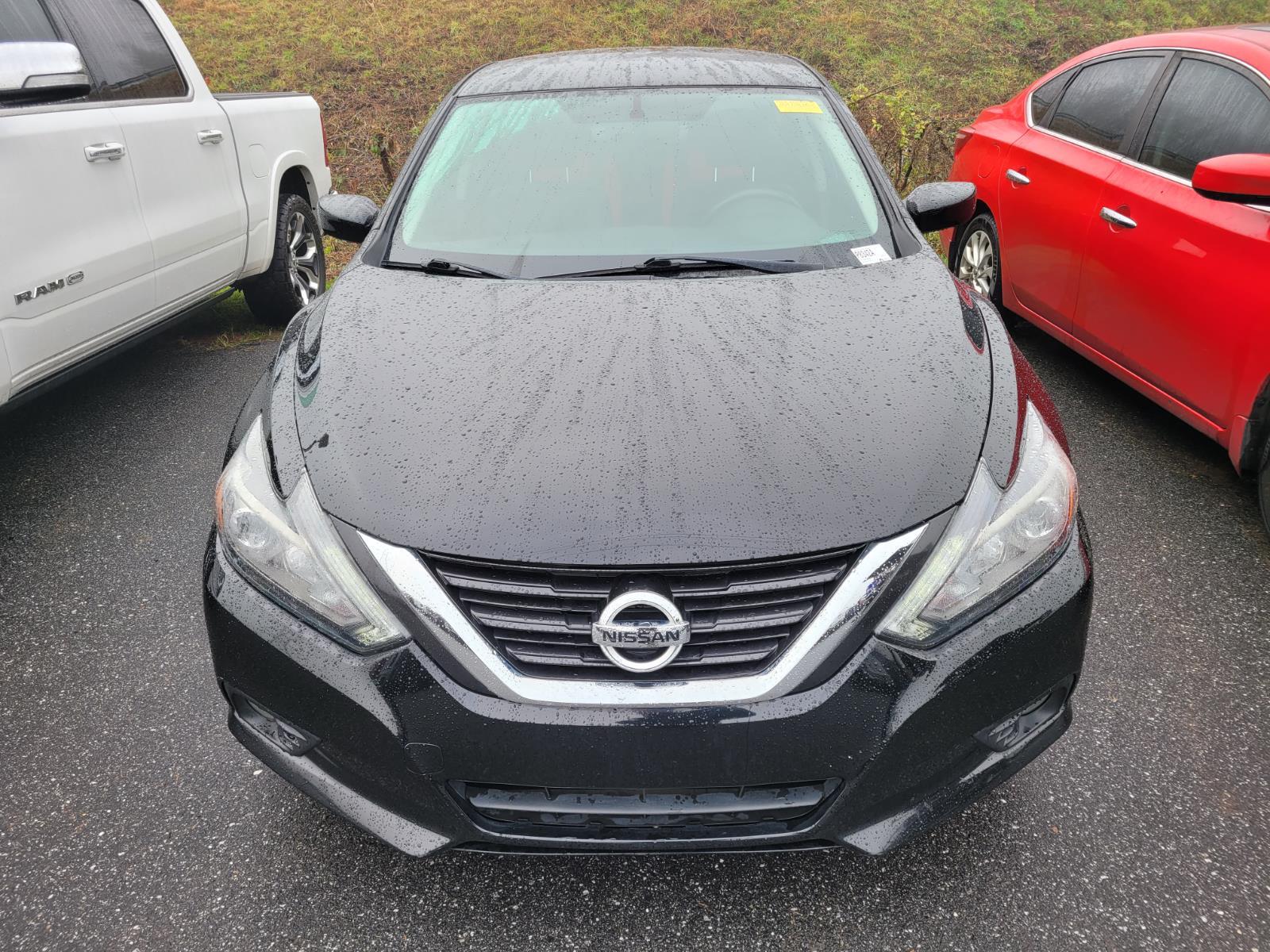 2017 Nissan Altima 2.5 SR photo 2