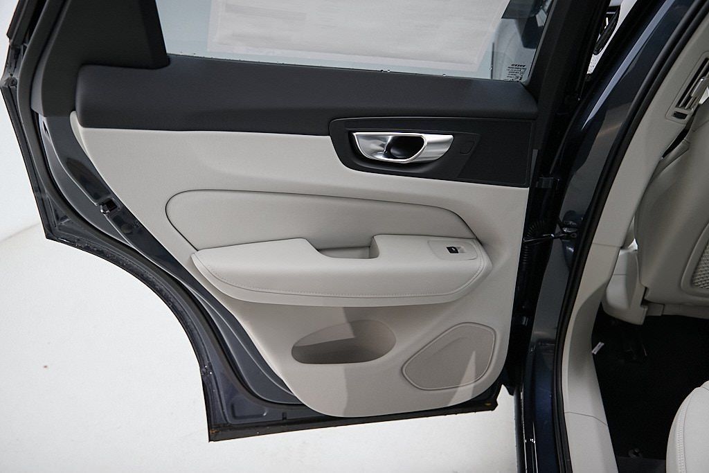 2026 VOLVO XC60 - Image 15