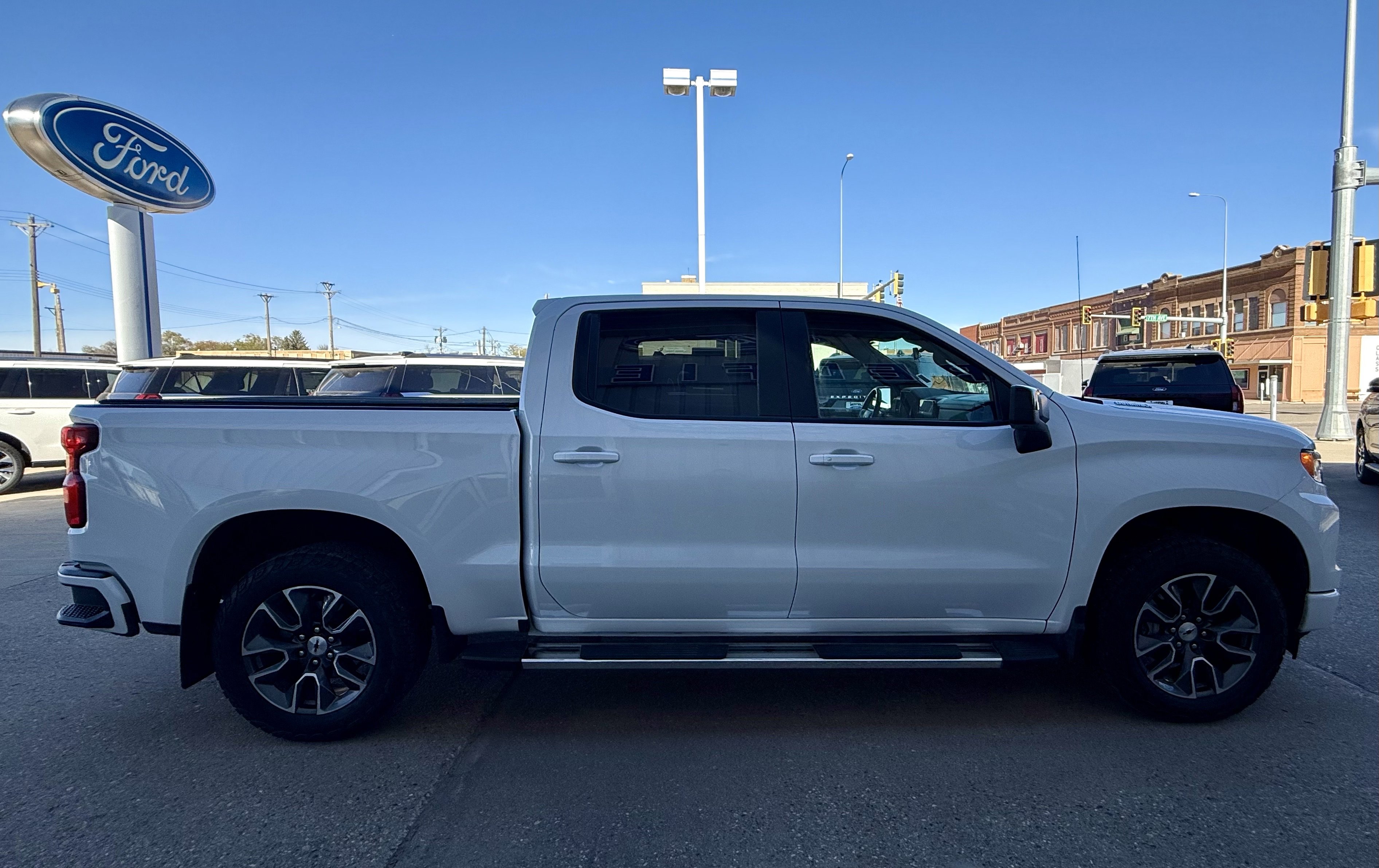 2023 Chevrolet Silverado 1500 RST photo 2