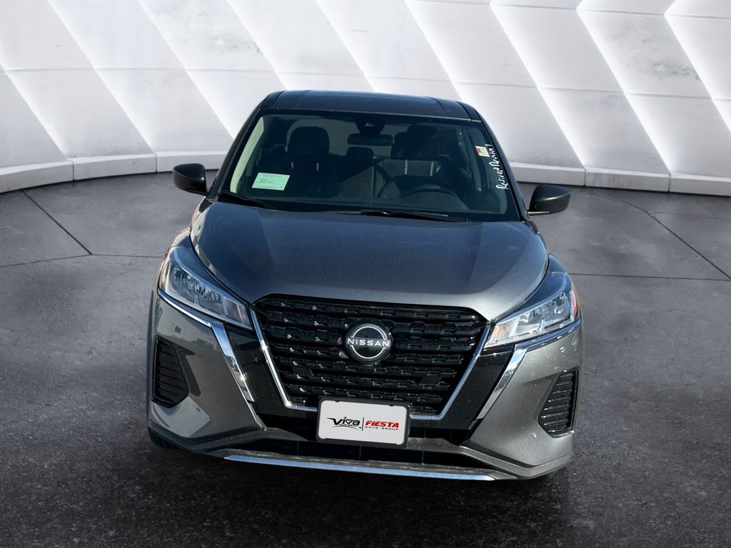 2025 Nissan Kicks Play S photo 2