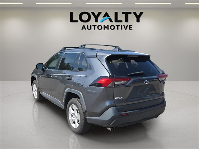 2019 Toyota RAV4 XLE photo 3