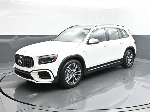 2025 Mercedes-Benz GLB Base's photo