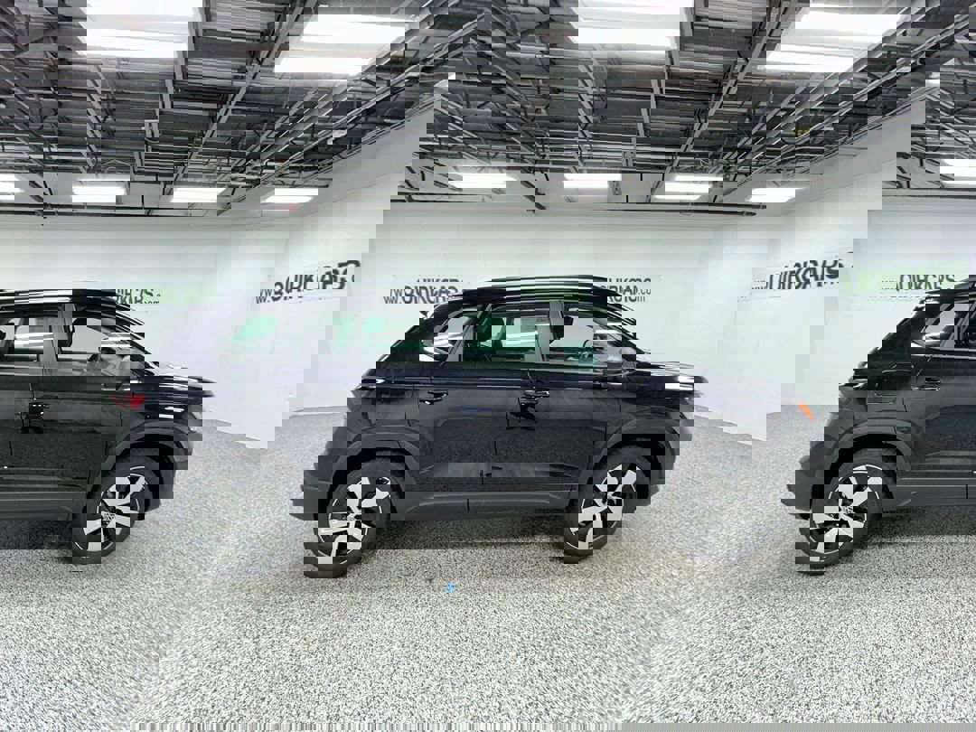 2025 Volkswagen Taos S photo 3