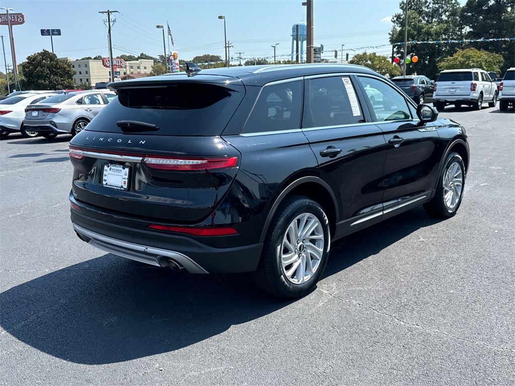 2022 Lincoln Corsair Standard photo 2