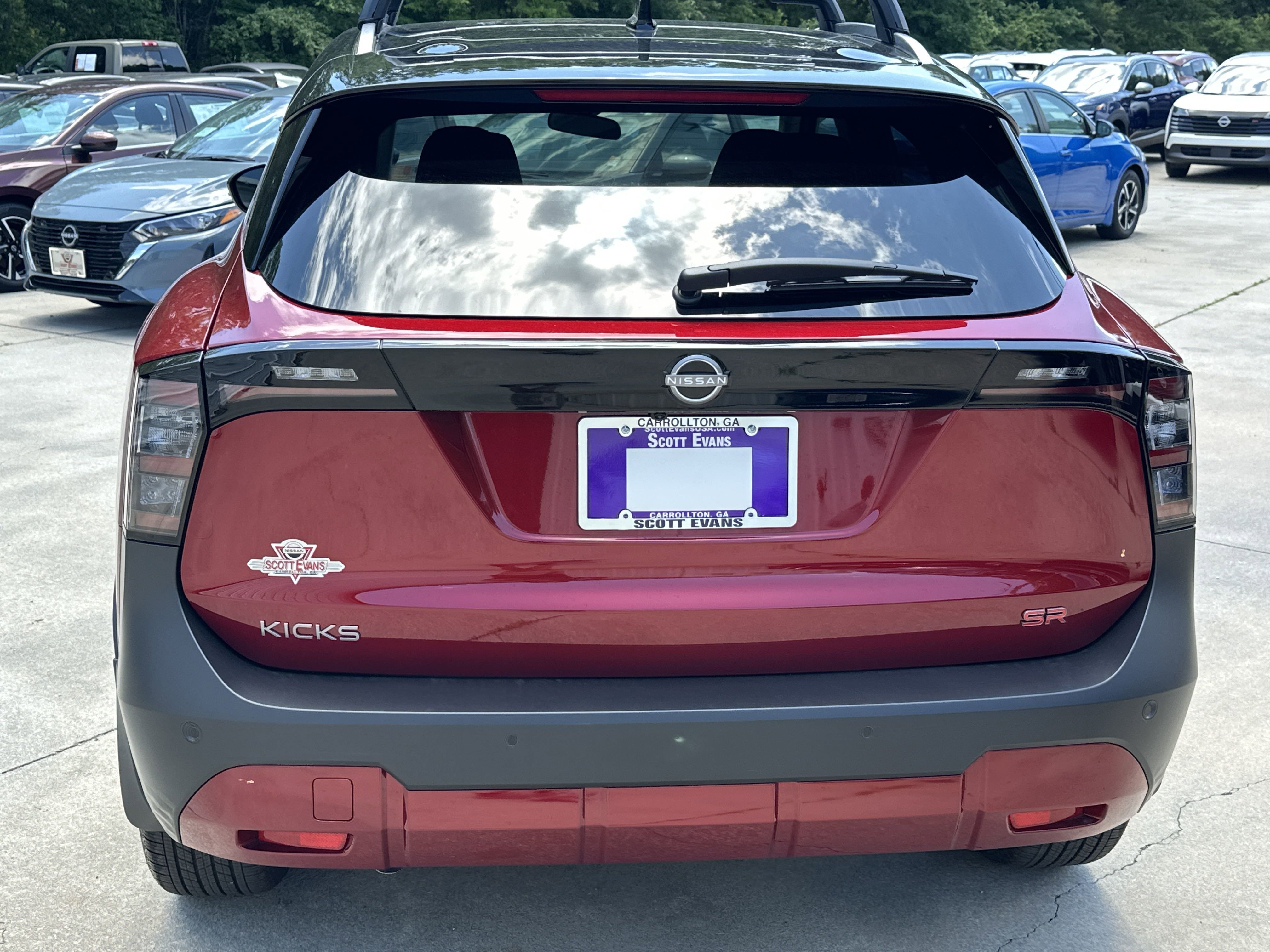 2025 Nissan Kicks SR photo 2