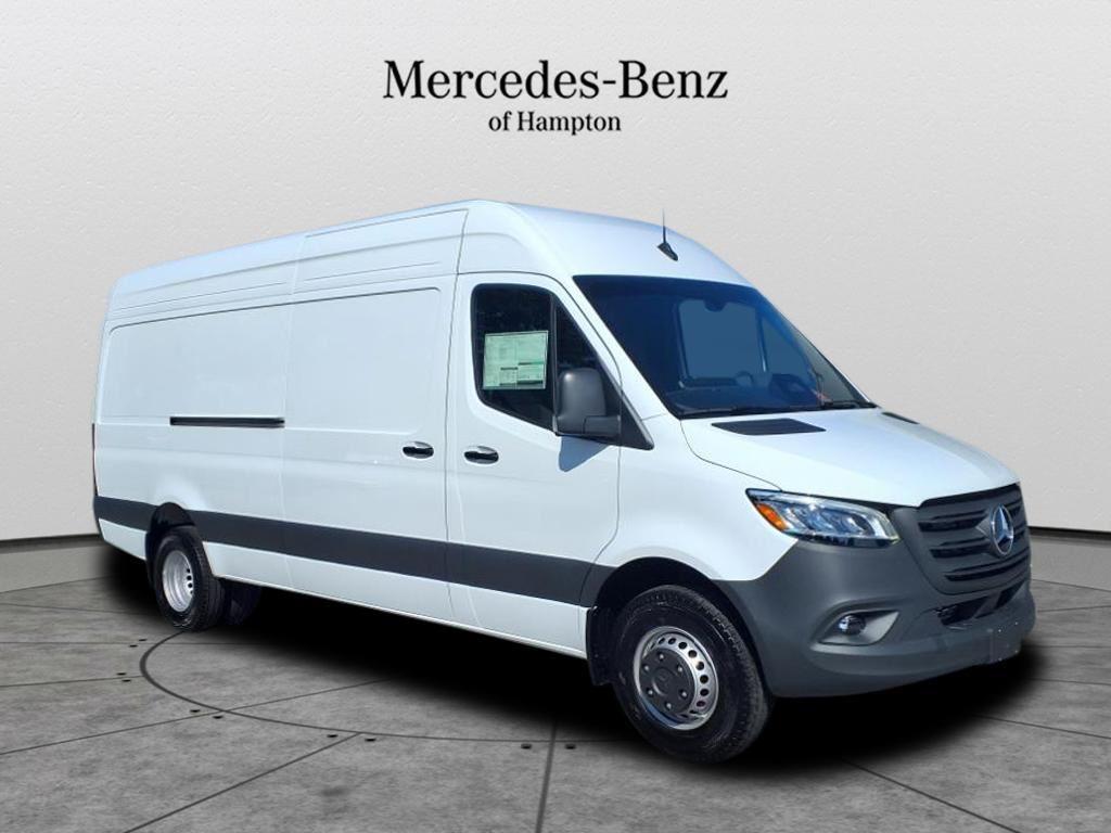 2025 Mercedes-Benz Sprinter Cargo Van Base's photo