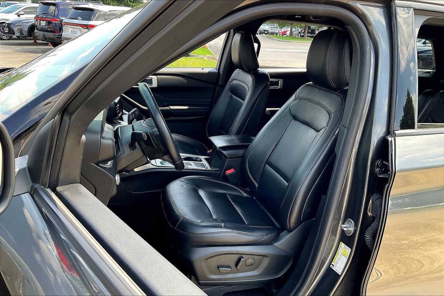 2020 Ford Explorer XLT photo 6