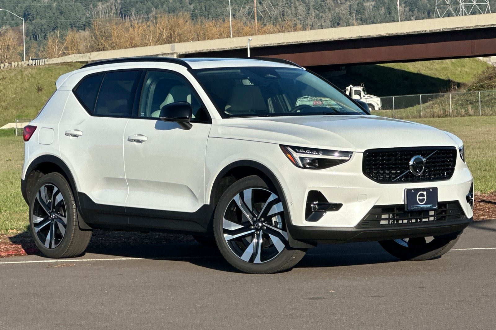 2026 Volvo XC40 Plus's photo