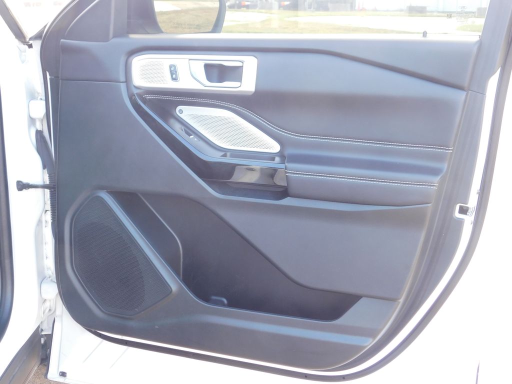 2021 Ford Explorer ST photo 12