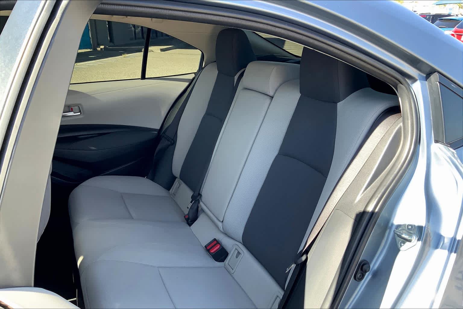 2021 Toyota Corolla Hybrid LE photo 18