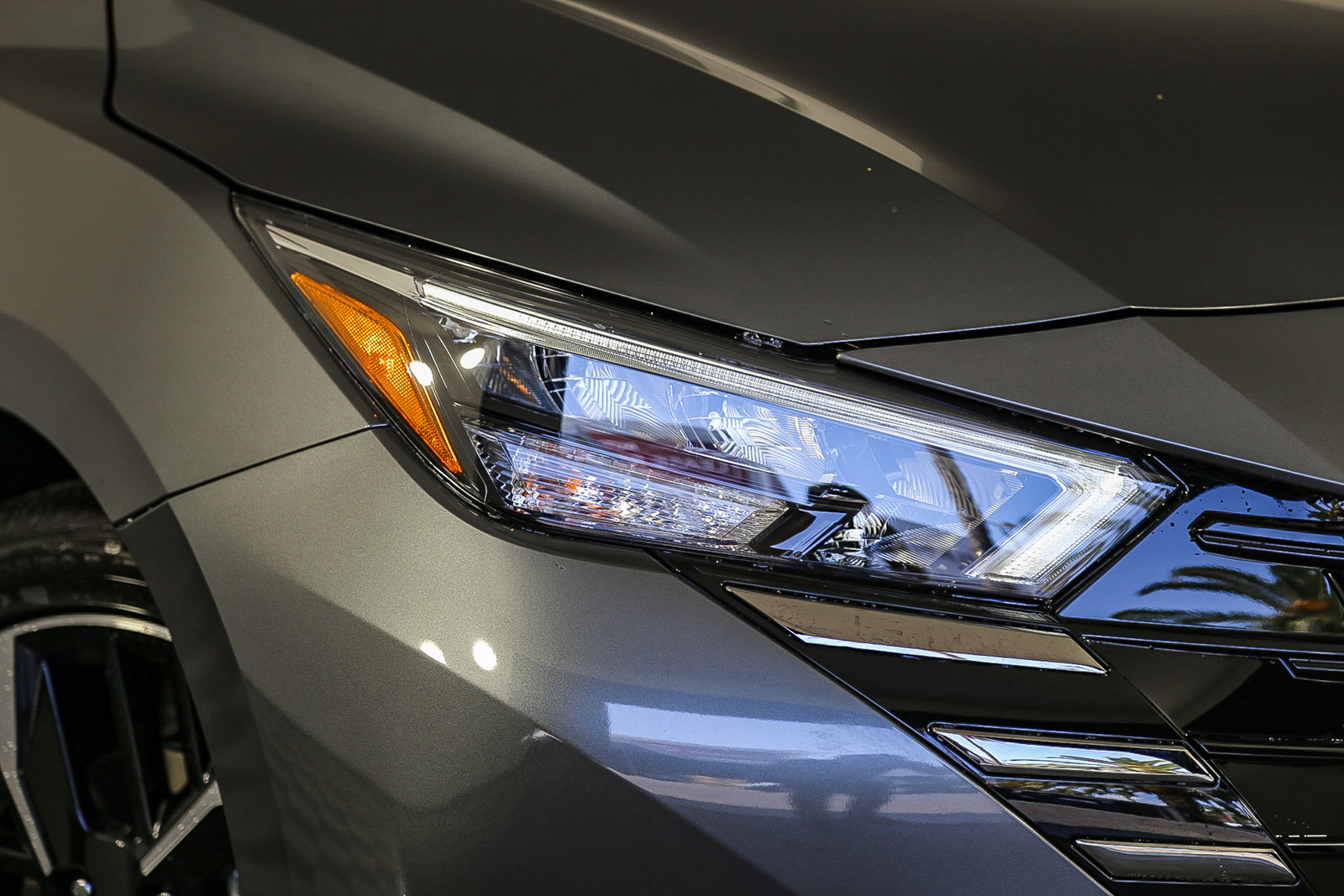 2025 Nissan Versa SR photo 2