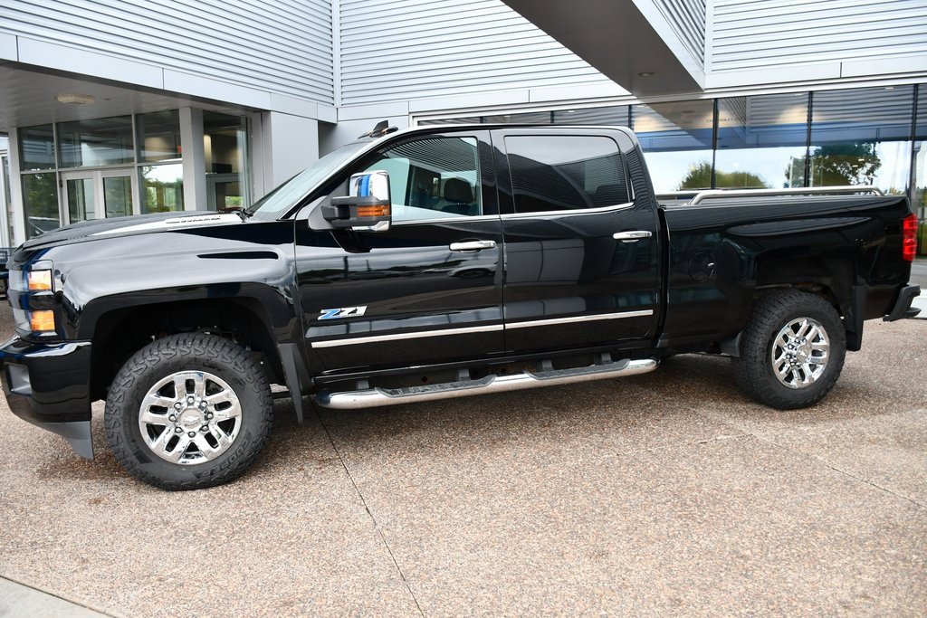 2019 Chevrolet Silverado 3500HD LTZ photo 2