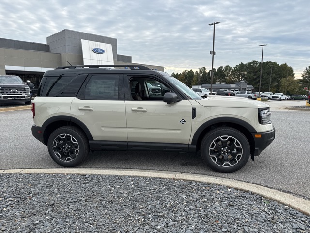 2025 Ford Bronco Sport Outer Banks's photo