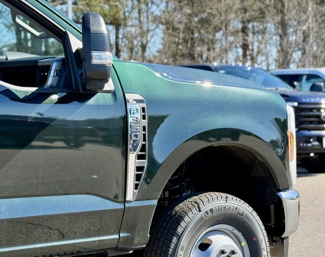 2025 Ford F-350 XL photo 3