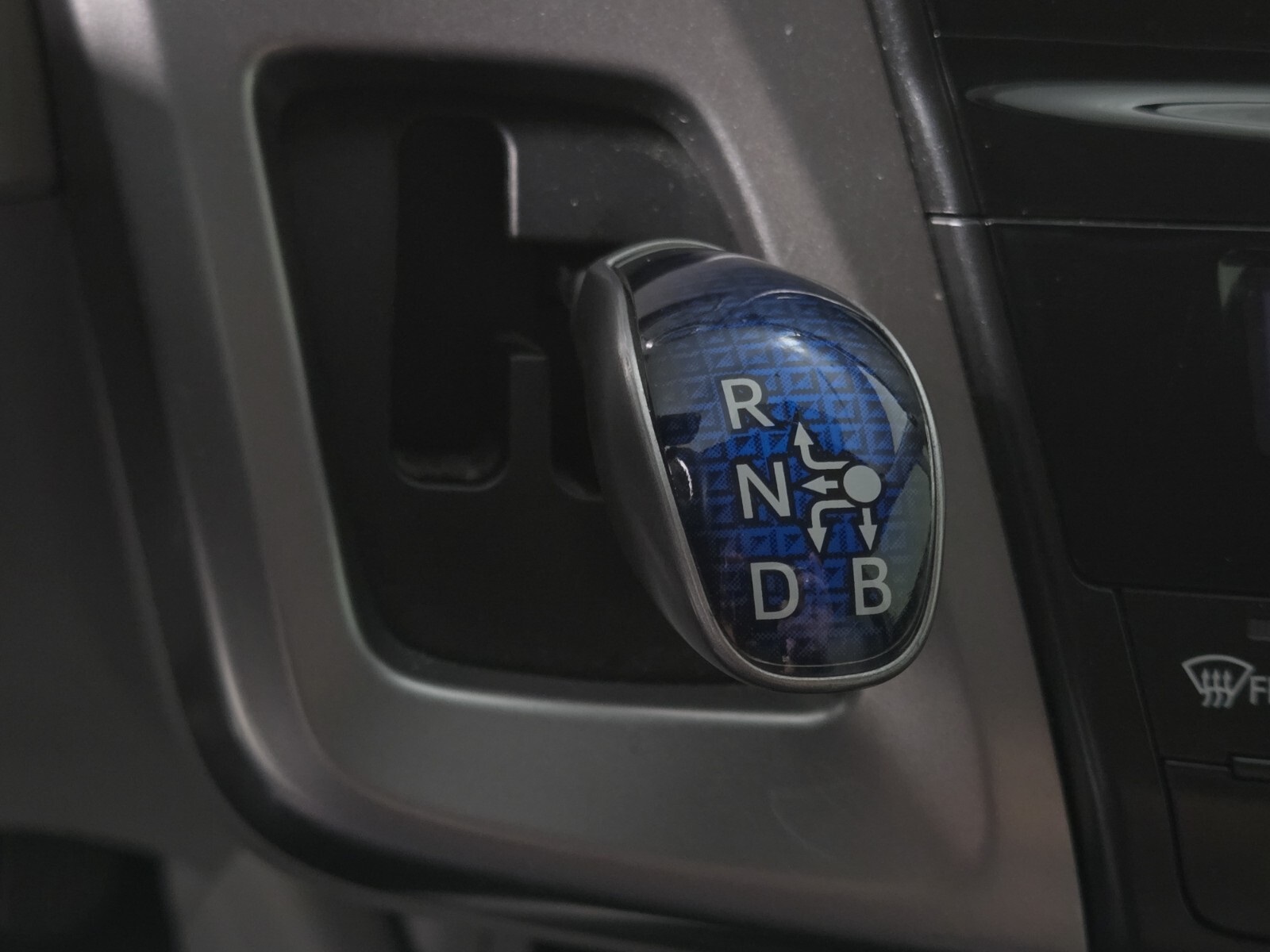 2015 Toyota Prius V Four photo 29