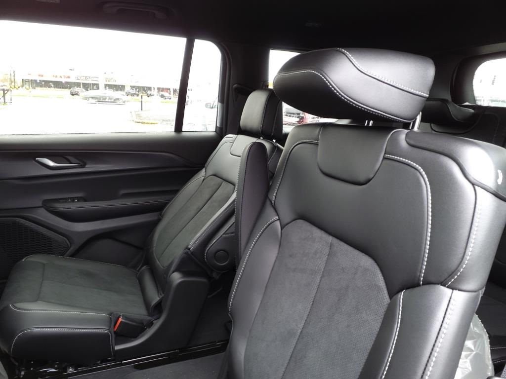 2025 Jeep Grand Cherokee Altitude X photo 13
