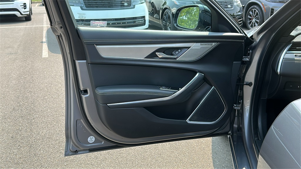 2024 Jaguar XF P300 R-Dynamic SE photo 9
