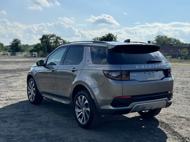 2025 Land Rover Discovery Sport S photo 3