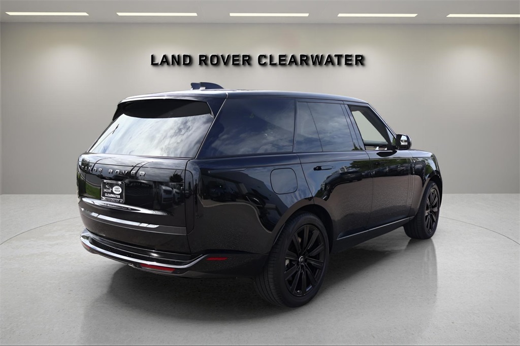 2025 Land Rover Range Rover SE photo 5