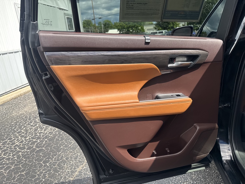 2020 Toyota Highlander Hybrid Platinum photo 16