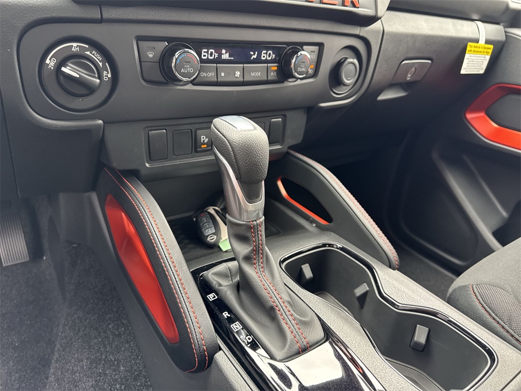 2025 Nissan Frontier PRO-4X photo 20