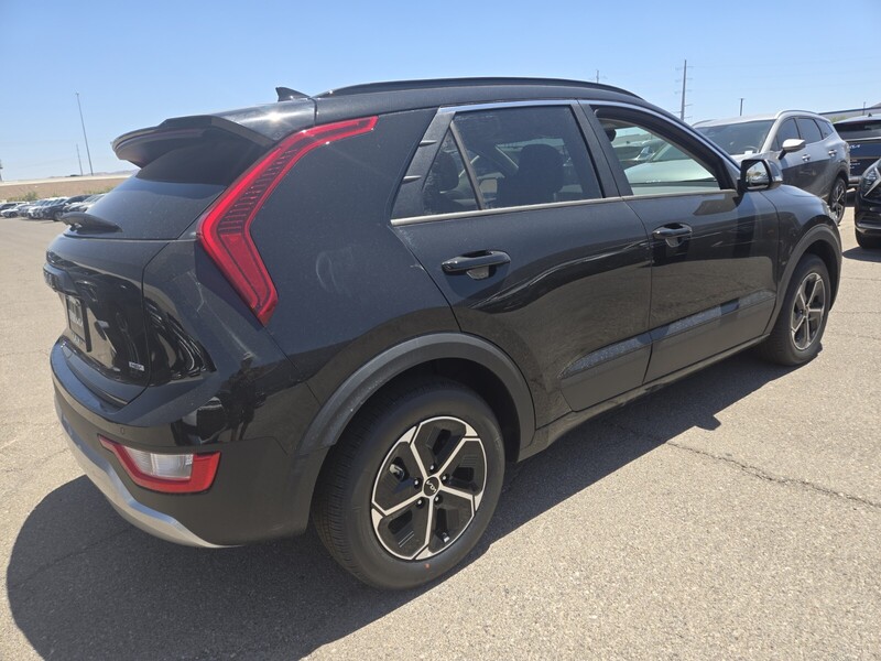 2025 Kia Niro EX photo 3