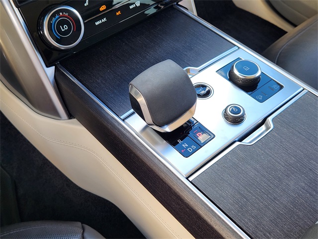 2022 Land Rover Range Rover SE photo 16