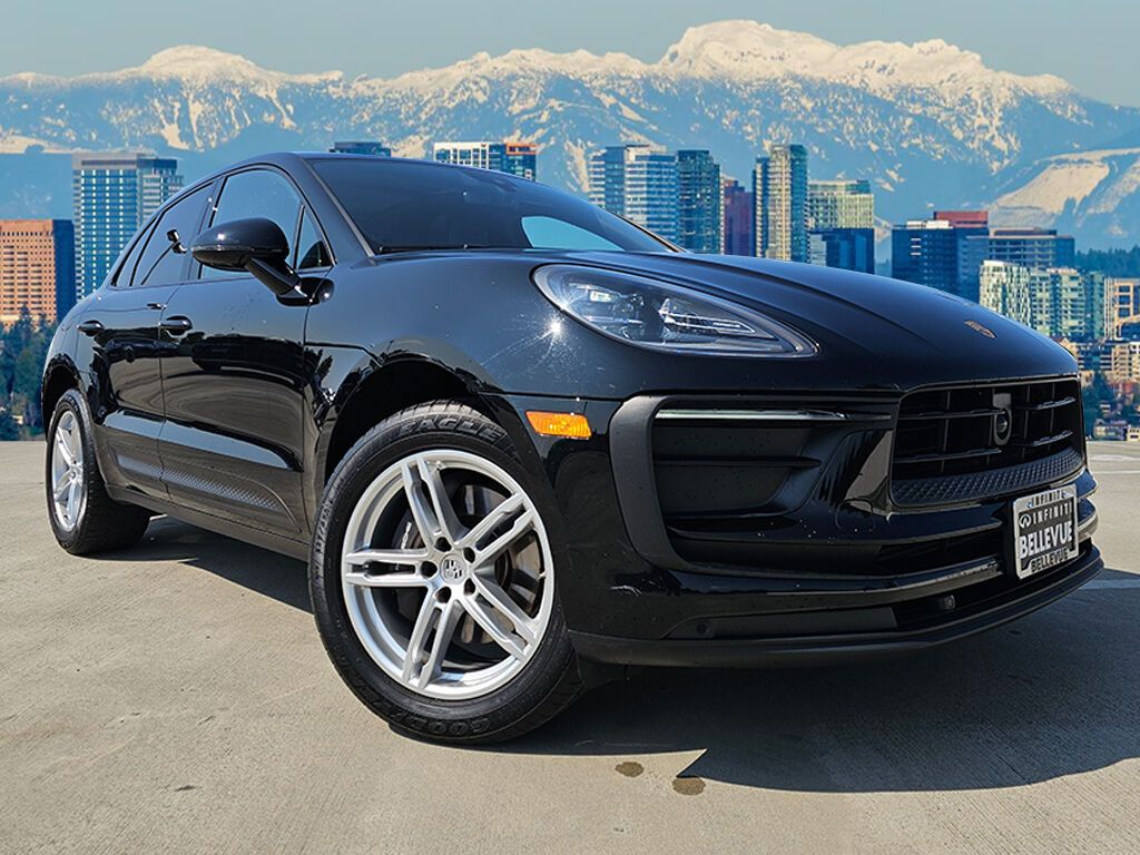 2024 Porsche Macan T photo 2
