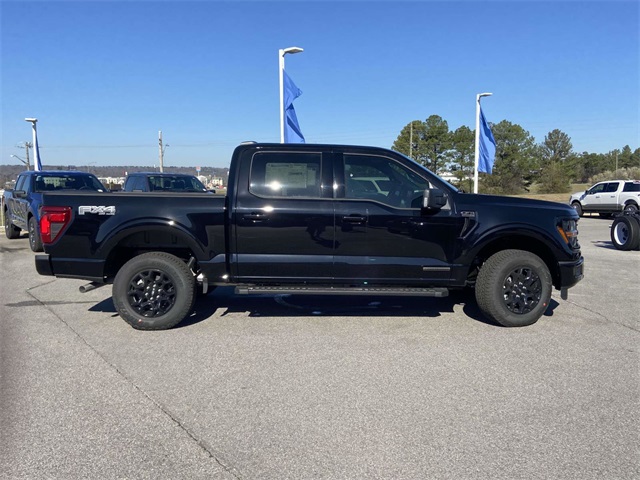 2025 Ford F-150 XLT photo 2