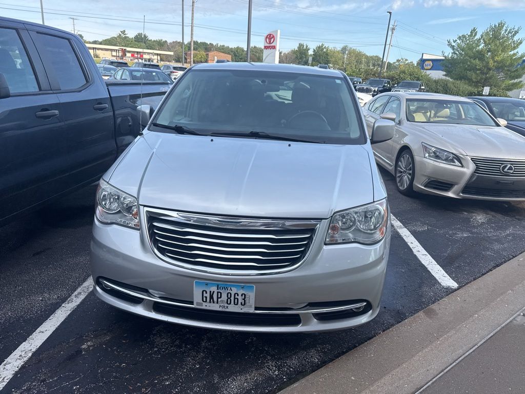 2011 Chrysler Town & Country Touring photo 2