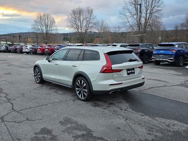 2020 Volvo V60 Cross Country T5 photo 2