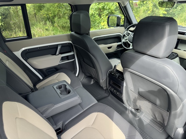 2023 Land Rover Defender 110 X-Dynamic SE photo 15