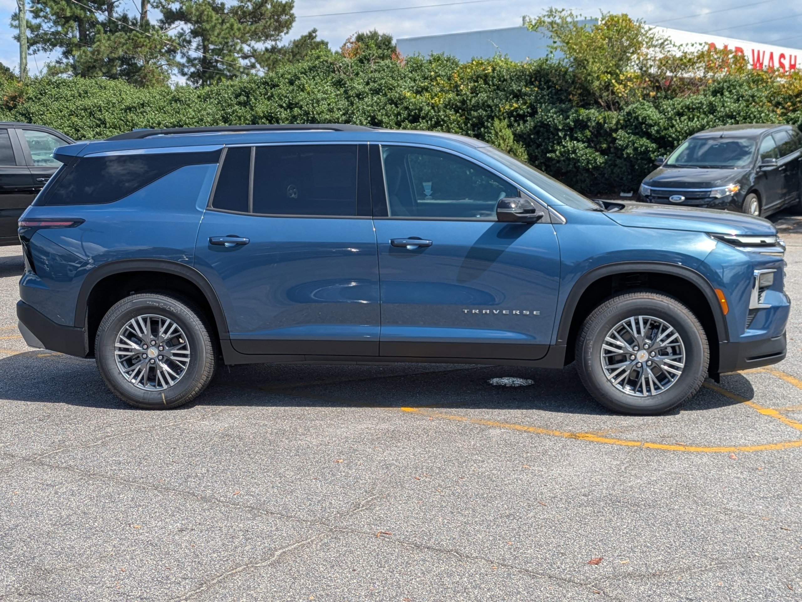 2026 Chevrolet Traverse photo 2