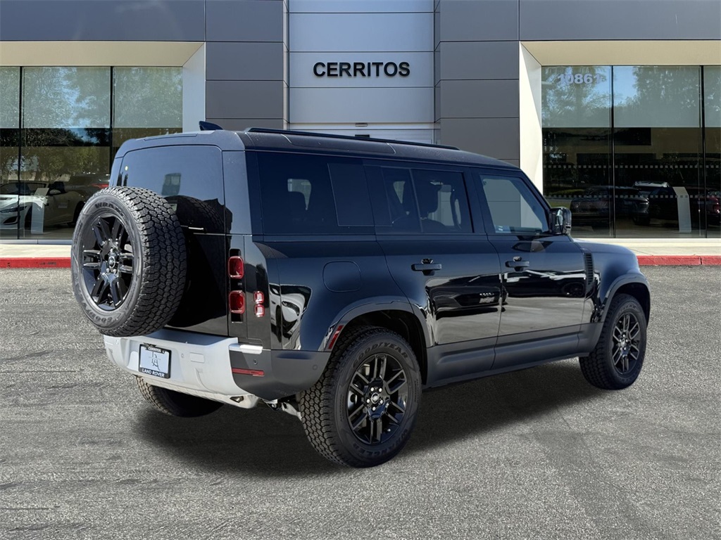 2025 Land Rover Defender 110 S photo 4